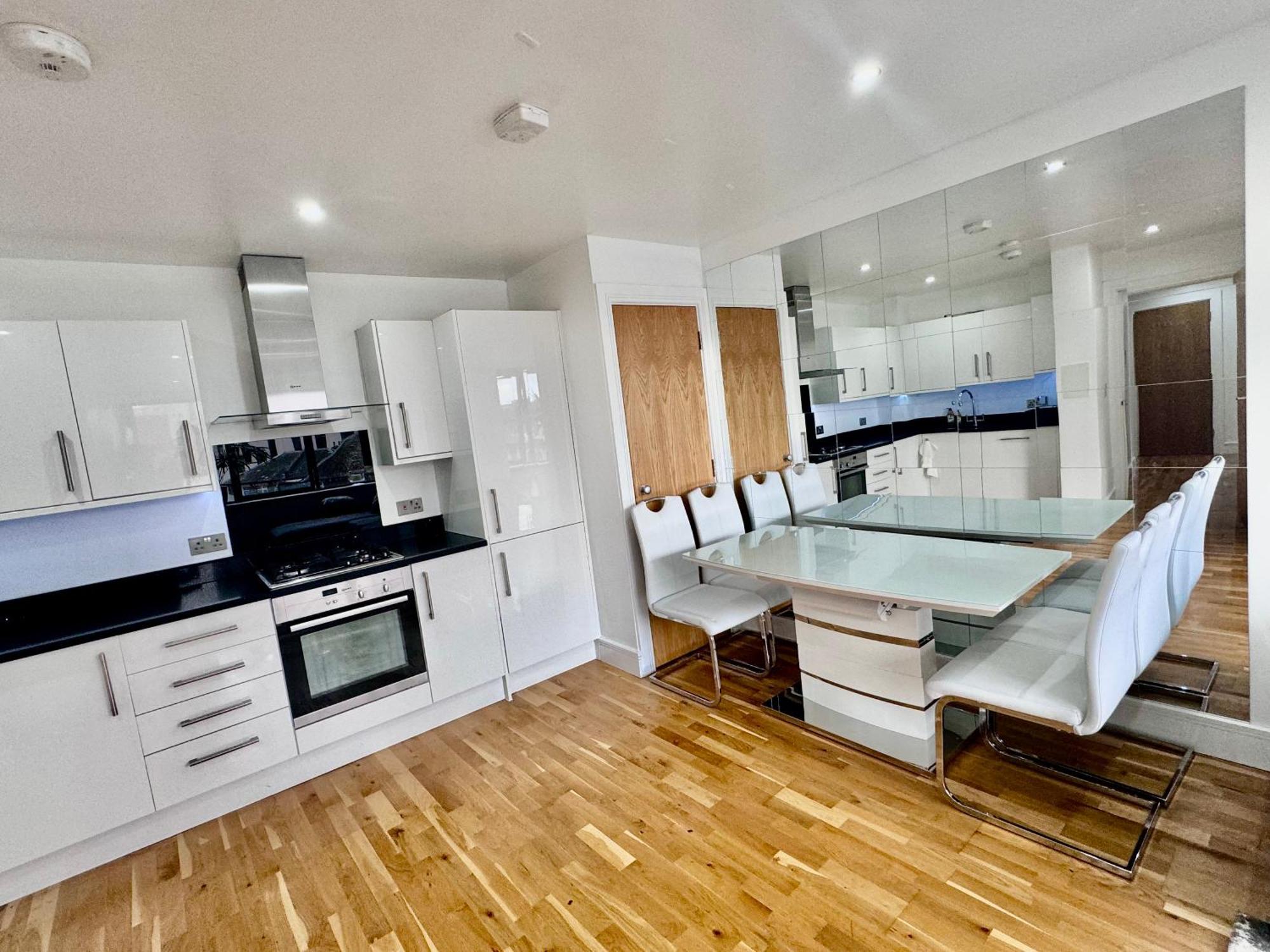 Luxury 2 Bed Entire Apartment-Near Tube & Shopping Centre Harrow Esterno foto
