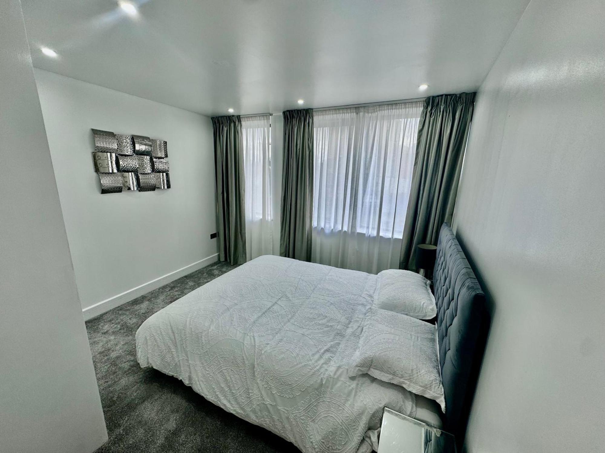 Luxury 2 Bed Entire Apartment-Near Tube & Shopping Centre Harrow Esterno foto