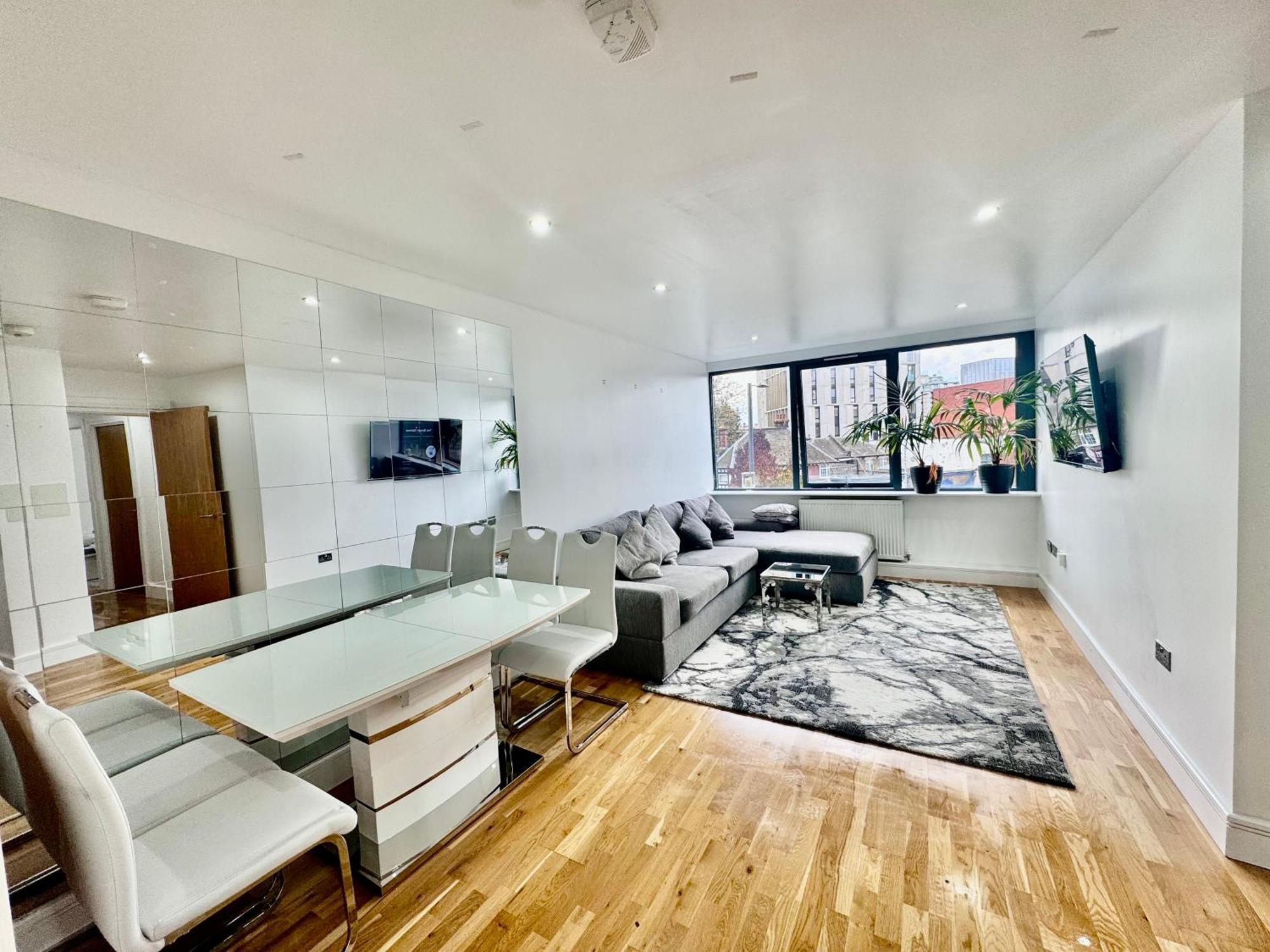 Luxury 2 Bed Entire Apartment-Near Tube & Shopping Centre Harrow Esterno foto